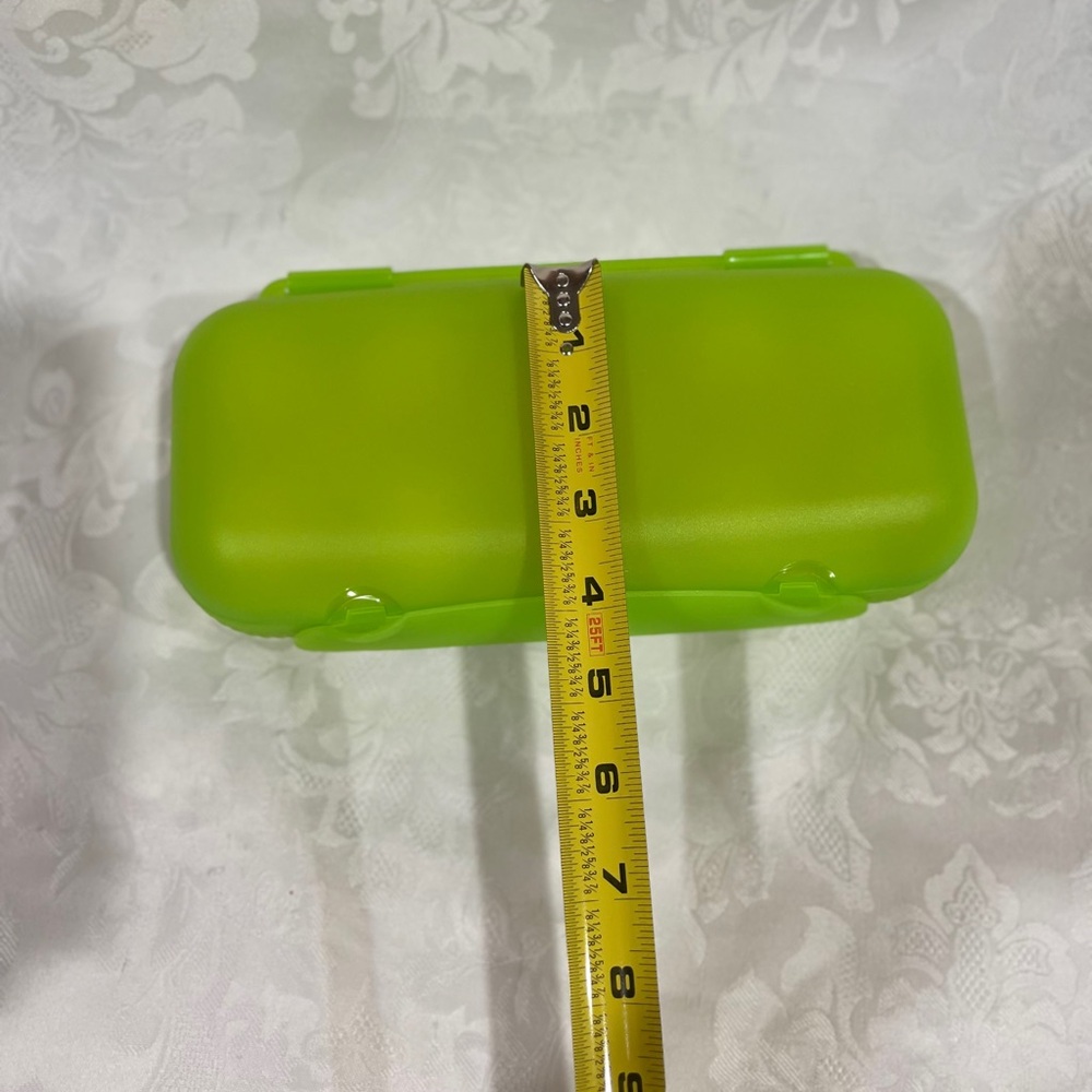 NEW (NIP) Tupperware Egg Storer Portable Case Hard-Shell Storage - Picture 9 of 10
